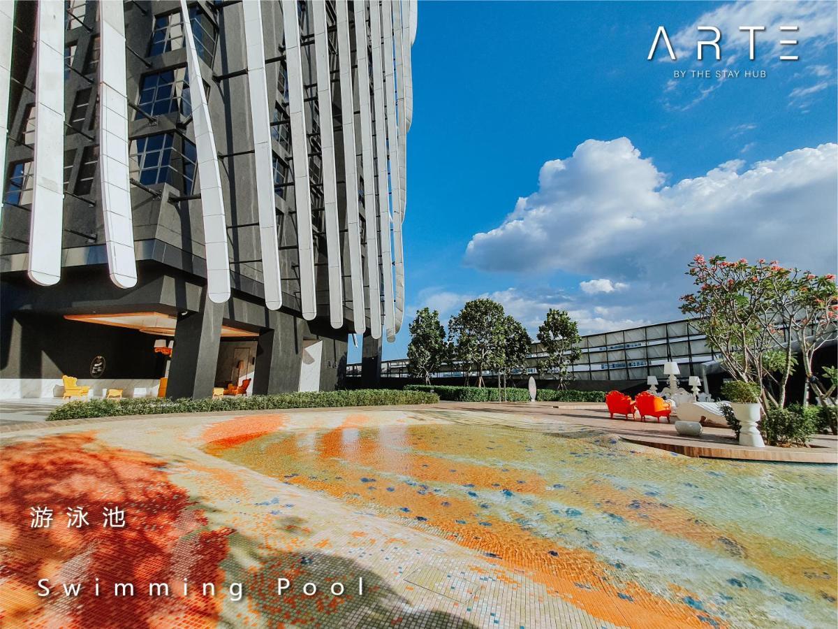 Arte Mont Kiara Luxury With Heated Jacuzzi Pods - Free Parking - Next To Mitec- By The Hub Apartemen